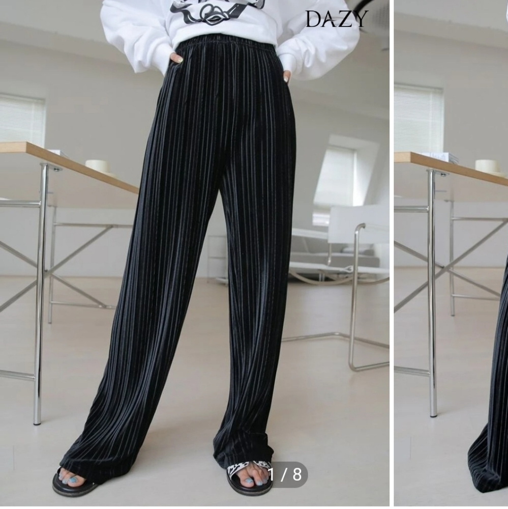 Black Pleated Wide leg Pants